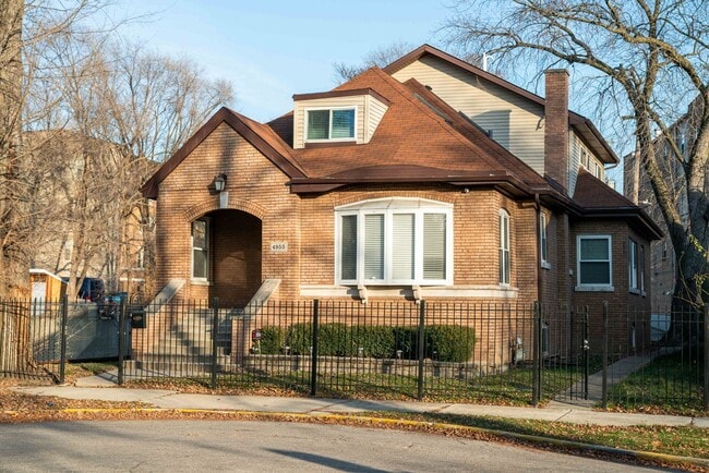 Photo - Gorgeous 5 Bedroom / 4 Full Bath Home along Chicago River