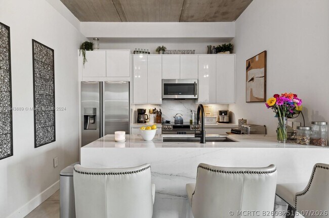 111 SE 2nd St Unit 201