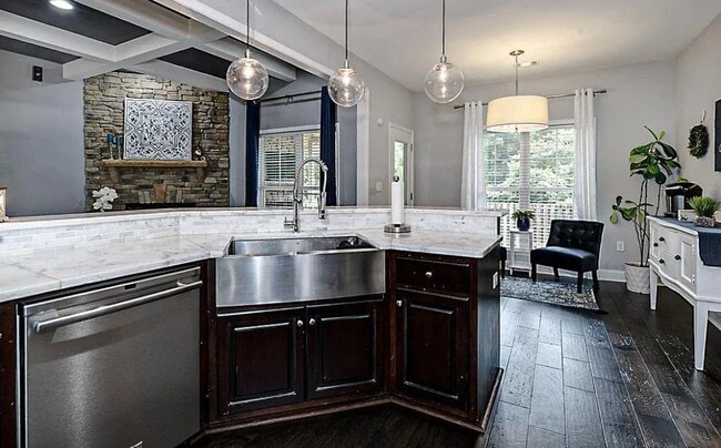 Photo - 1537 Magnolia Way