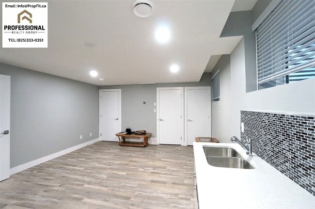 Photo - 9808 159 St NW