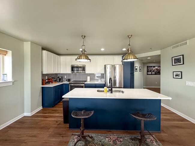 Building Photo - 525 W Lafayette Blvd Unit 21E