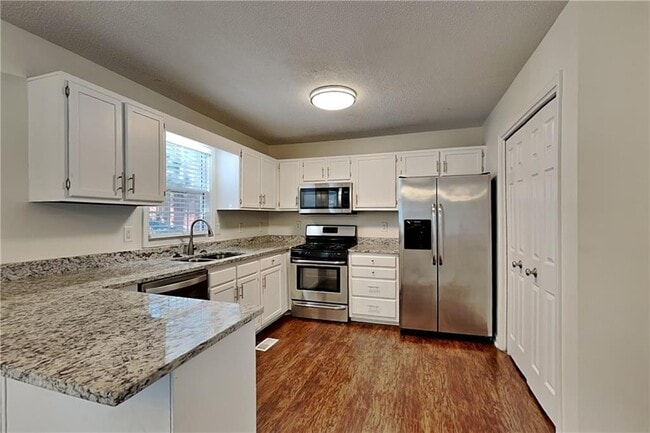 Photo - 162 Kipling Dr