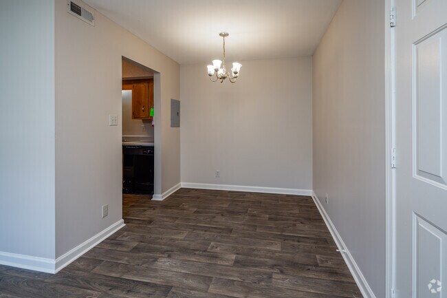1BR, 1BA - 600SF - Dining Room