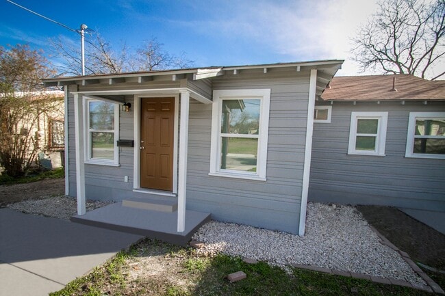 Photo - 936 Poinsettia St Unidad 1