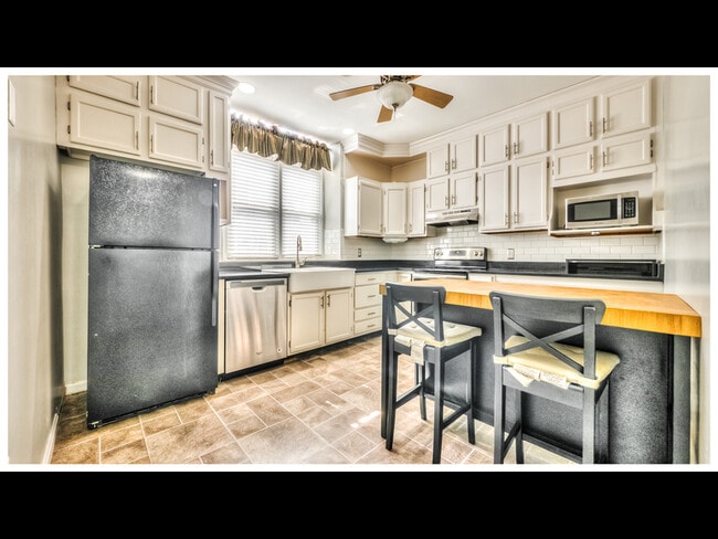 Photo - 148 E Clement St