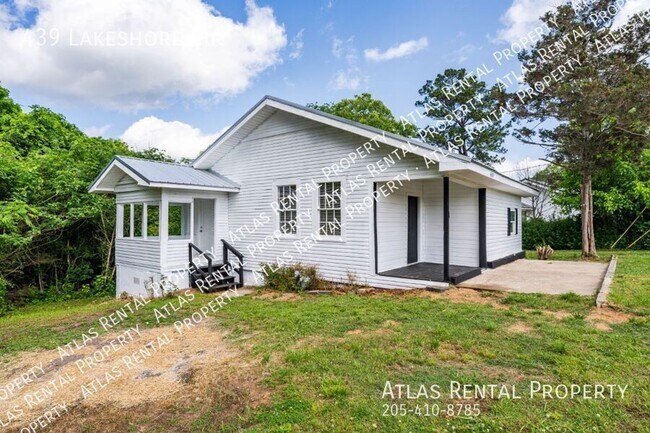 Photo - 439 Lakeshore Cir