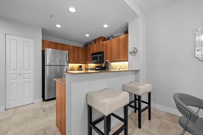 Photo - 300 W Beech St Unit 204