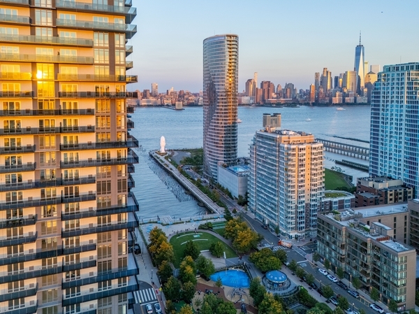 Bienvenido a Newport, donde el lujo se combina con la comodidad en la costa de Jersey City. - Newport Rentals