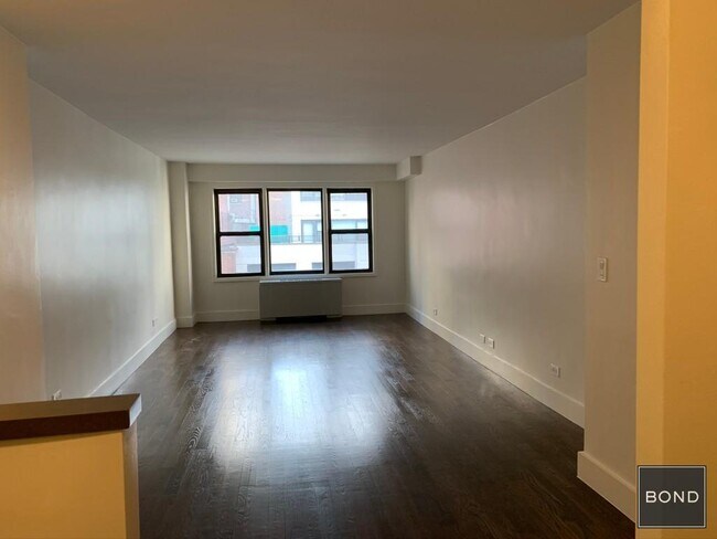 Building Photo - 220 E 63rd St Unit 11E Rental