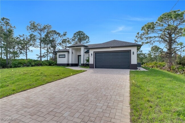 Photo - 6005 Queen Ave N