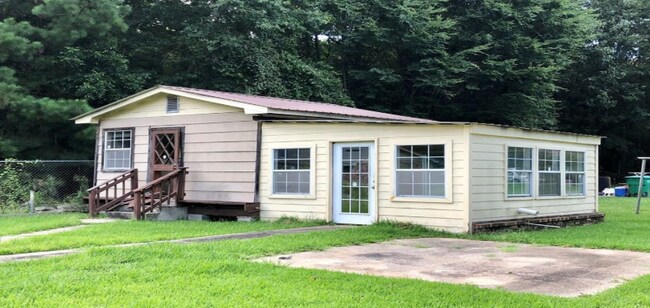 204 Livingston Rd NE