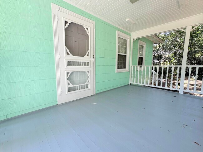 606 Collins Dr