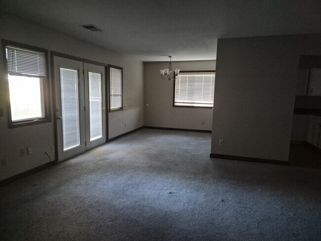 Building Photo - 2140 Edgewood Rd NW Unit 2140-01