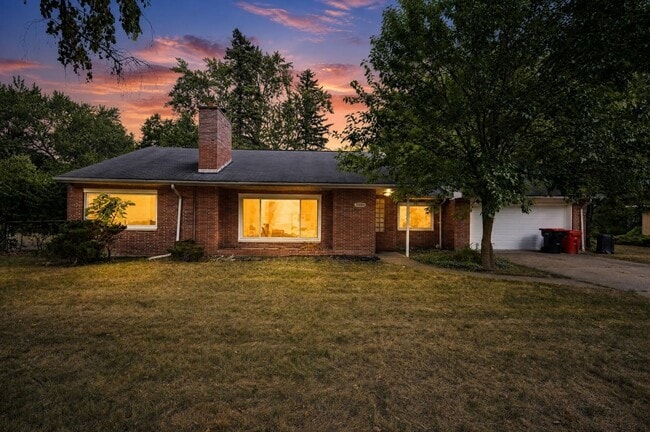20880 Avon Ln