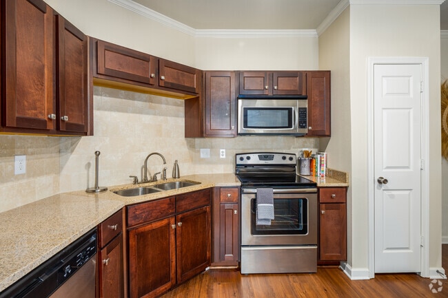 2BR, 2BA - 1,148SF - Kitchen