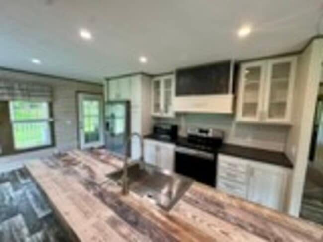 Photo - 192 Taney St