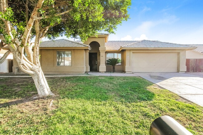 Building Photo - 717 E Calle Chulo Rd