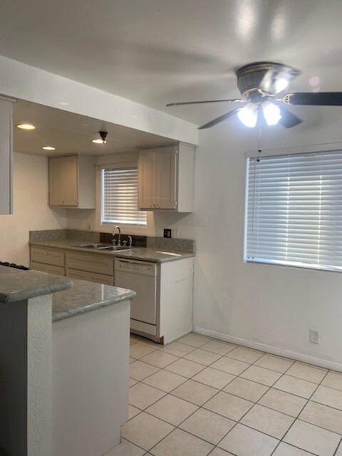 Photo - 12923 Doty Ave