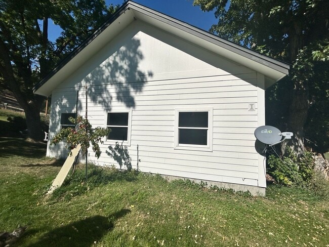 Photo - Large 5 bed 2.5 bath in peaceful county se...
