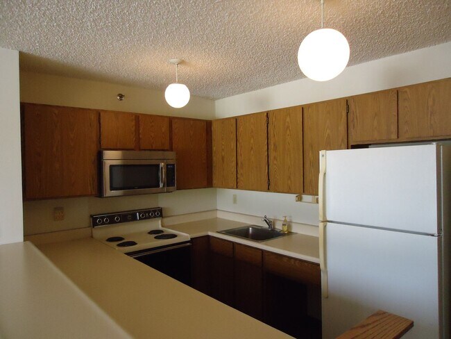 Photo - Pearl Regency 1 Bedroom, 1 Bath, with 1 parking $1795.00/mo.