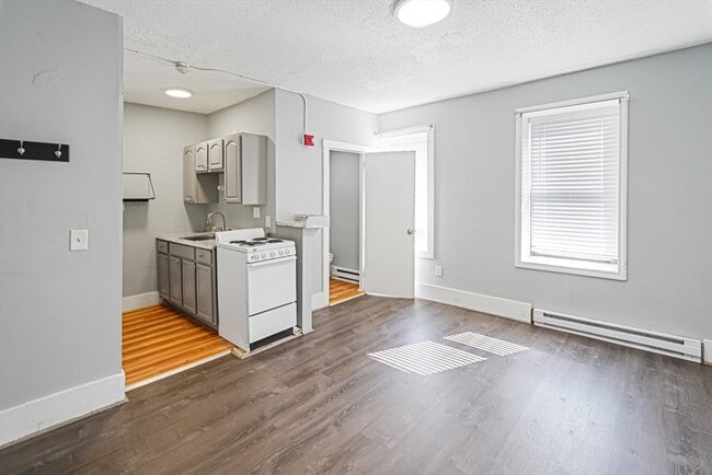 Building Photo - 24 Charlton St Unit 1 Rental