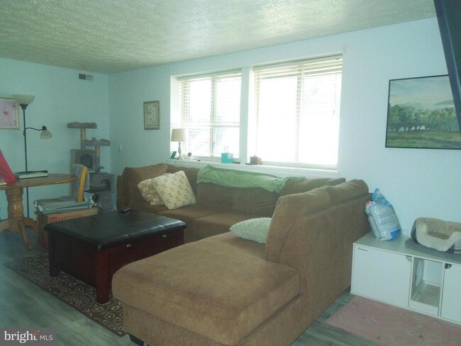 Building Photo - 8030 Abbey Ct Unit B