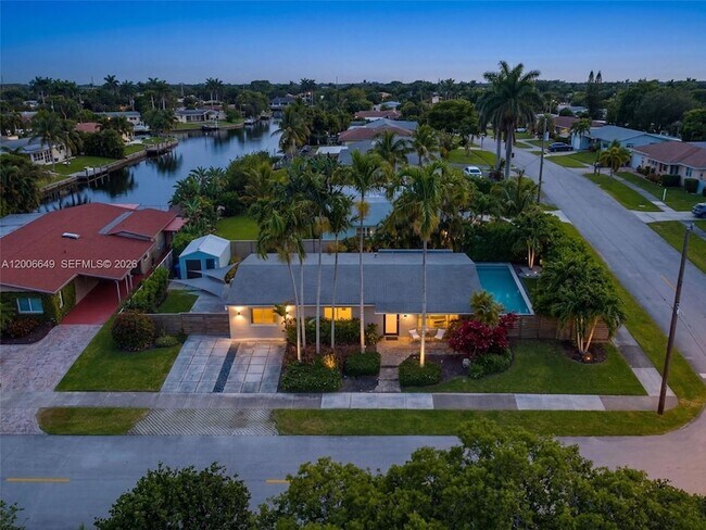 Photo - 930 N 11th Ct