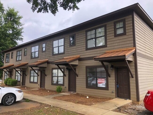 Building Photo - Town Home For Rent In Tuscaloosa, AL! COMING SOON!
