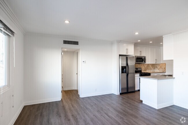 1BR, 1BA - 800SF - Dining Area