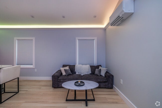 3BR, 1BA - 700SF - Living Room
