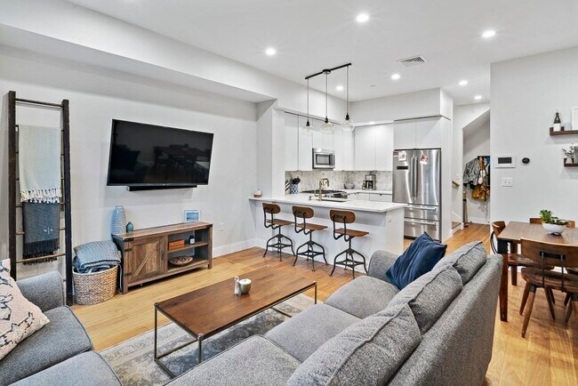 Photo - 303 Sumner St Unit 3R