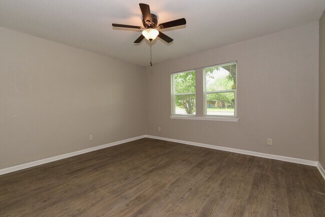 Photo - 1404 Williamsburg Rd