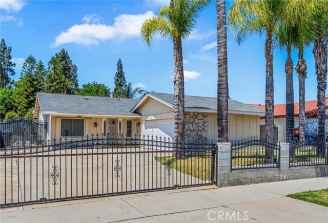 Building Photo - 1620 S Cypress Ave