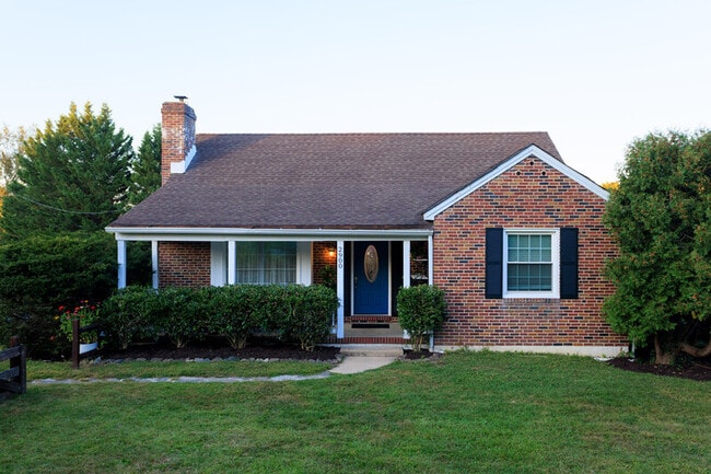 Building Photo - 2900 Cub Hill Rd