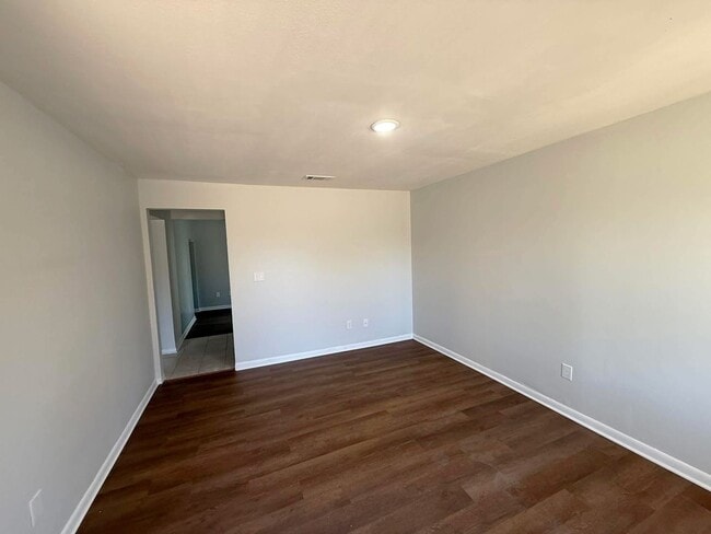 Photo - 2 Bed 1 Bath Close to Downtown