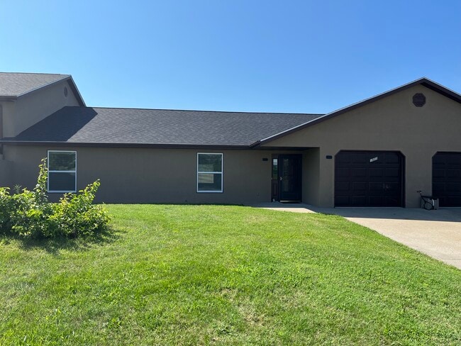 Building Photo - 1825 Pinnacle Pt Unit n/a