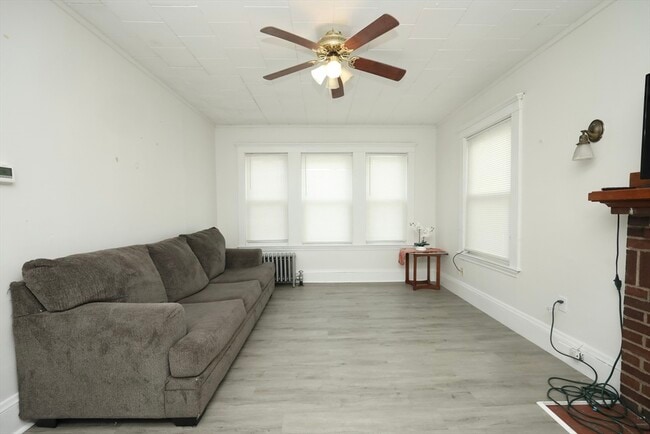 Building Photo - 63 Pinckney St Unit 1