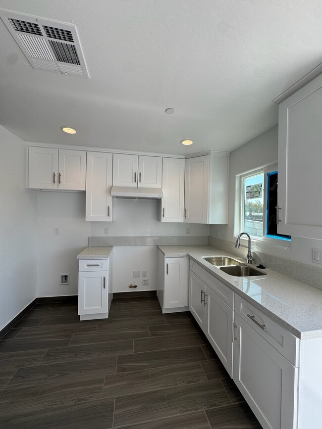 Building Photo - 1128 Jefferson St Unit B Rental