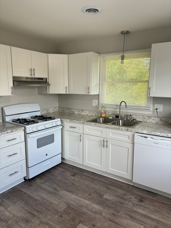 Building Photo - 753 Bluff City Hwy Unit A2