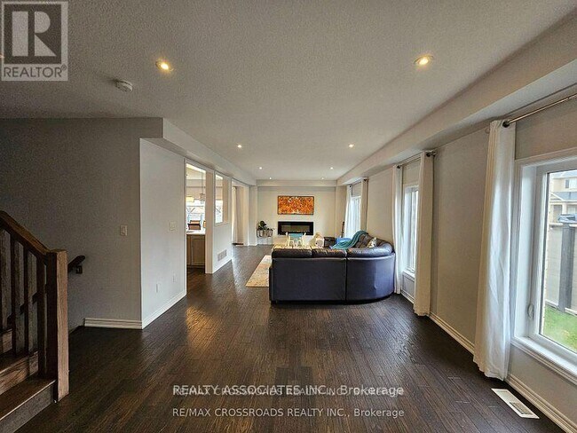 Photo - 35 Cutts Cres