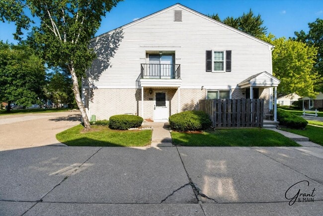 Building Photo - $1295 2 bedroom condo