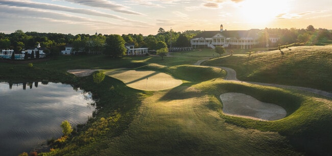 Building Photo - Executive Luxury Living at Colonial Heritage
