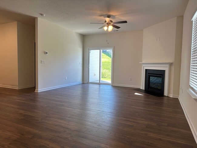 Photo - 5 Bedroom / 3 Bath 2 Story Home Jonesborough, TN