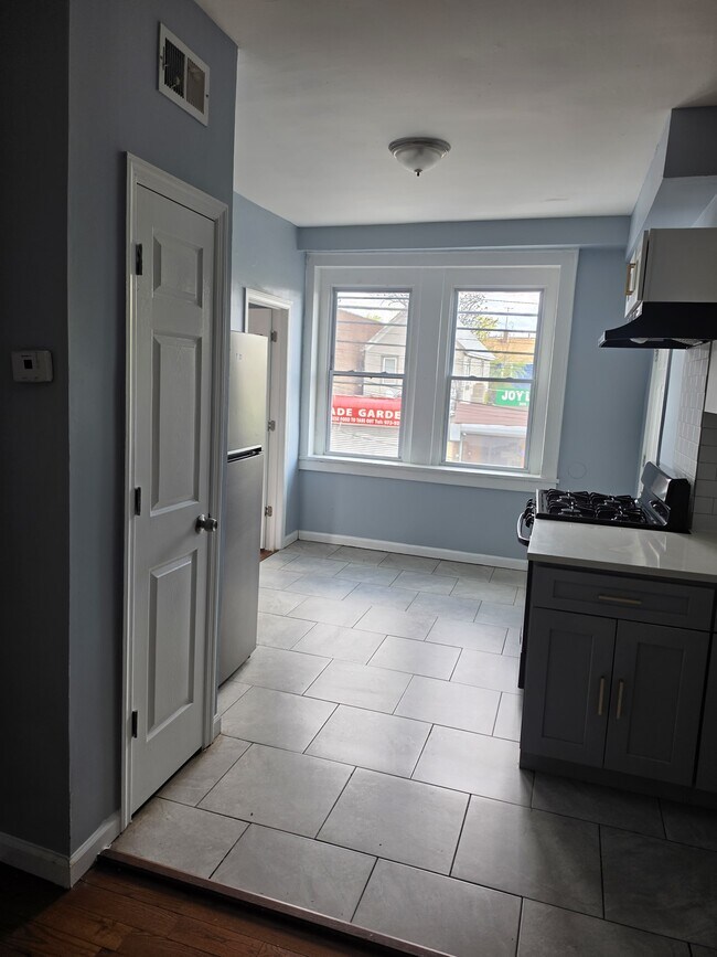 Photo - 300 Lyons Ave Unit 6