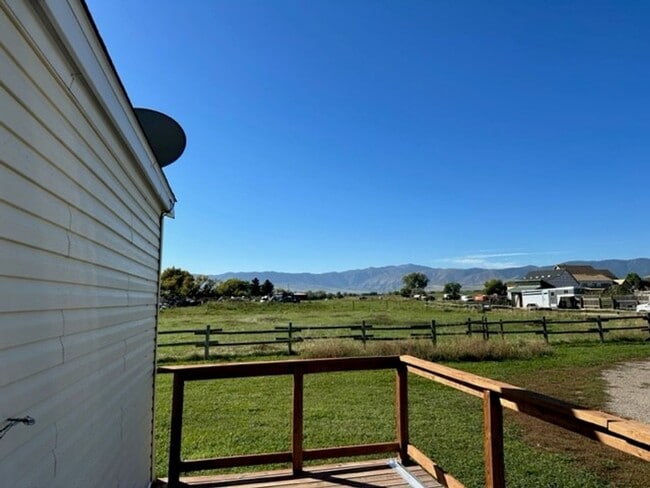 Photo - 2 bed, 2 bath, detached heated shop, great...