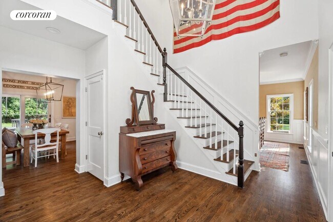 Photo - 328 Noyack Rd