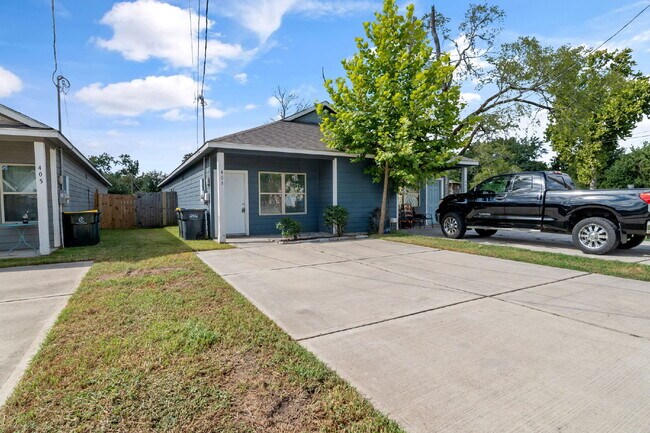 Photo - **MOVE-IN READY 3-BEDROOM HOME IN CONROE!**