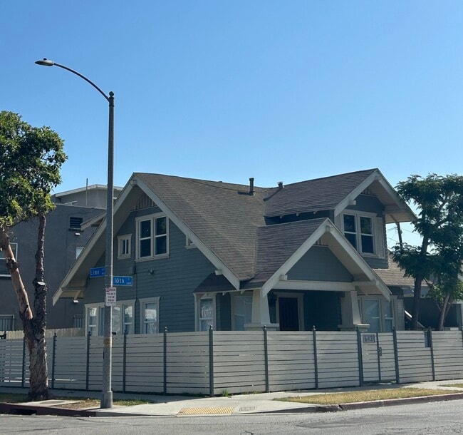 Lower unit available for rental! - 642 E 10th St Unidad A