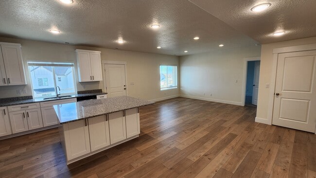 Kitchen & Family Room - 1467 N Orchard Ridge Ln