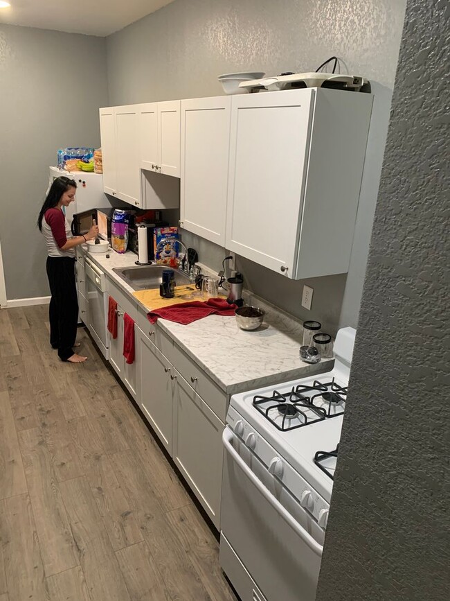 Photo - 903 E Cason st Unit 903 e carson st Front